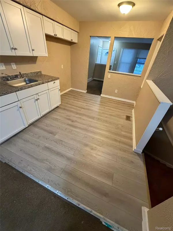 Detroit, MI 48221,20442 Greenlawn ST