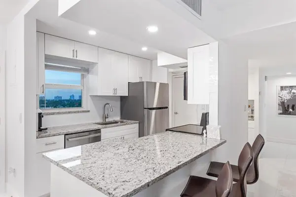 Pompano Beach, FL 33062,801 S Federal Hwy #906