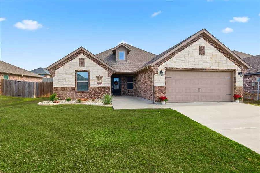 3911 Bridle Path Lane, Sanger, TX 76266