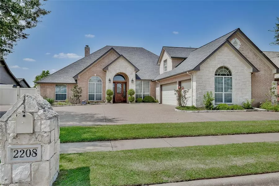 2208 Waters Edge Drive, Granbury, TX 76048