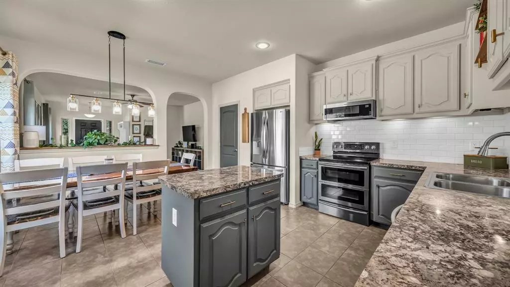 1100 New Meadow Drive, Azle, TX 76020