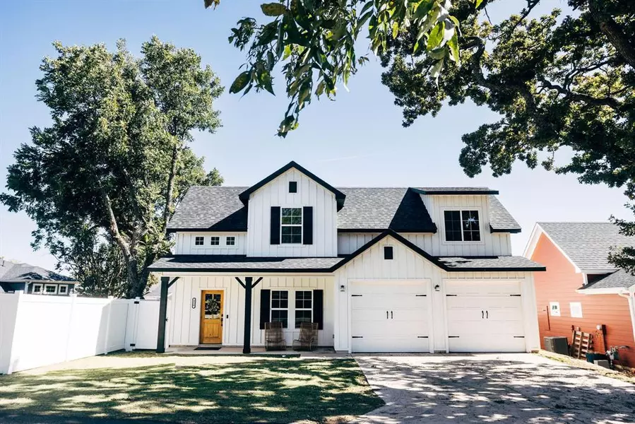 216 Wilson Street, Lake Dallas, TX 75065