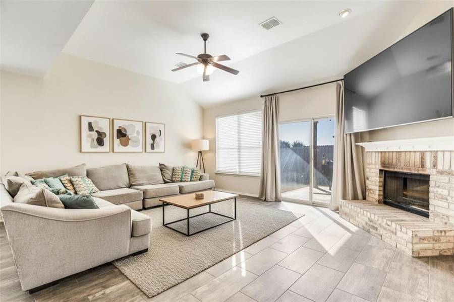 301 Turquoise Drive, Fort Worth, TX 76131