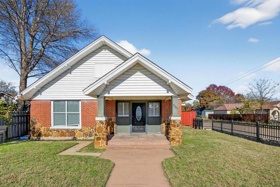 2703 Gladstone Drive, Dallas, TX 75211