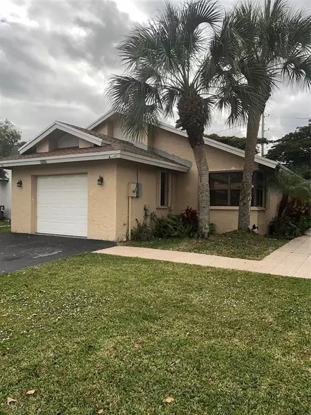 581 Lakeside Cir, Sunrise, FL 33326