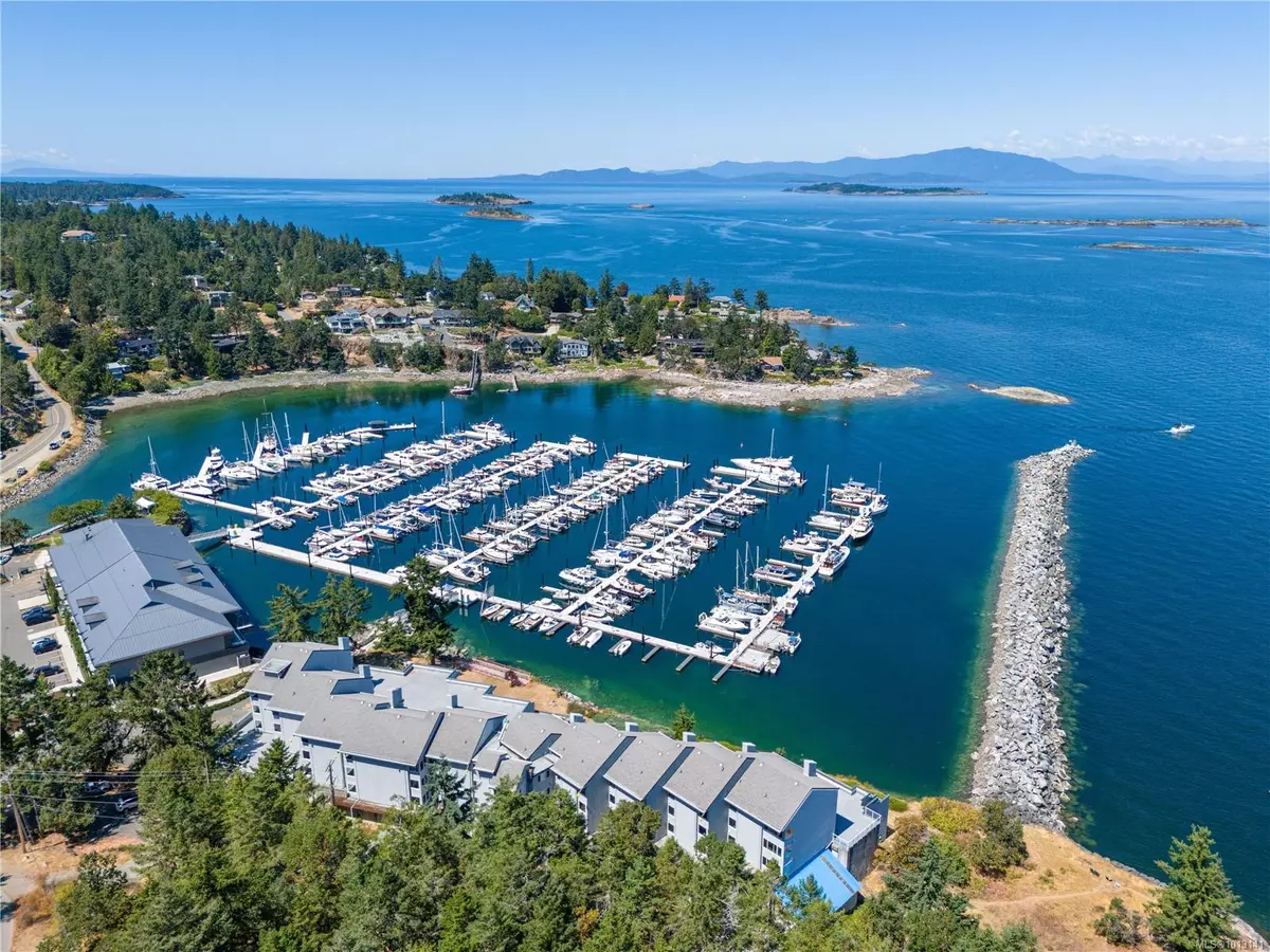 Nanoose Bay, BC V9P 9K1,3555 Outrigger Rd #302