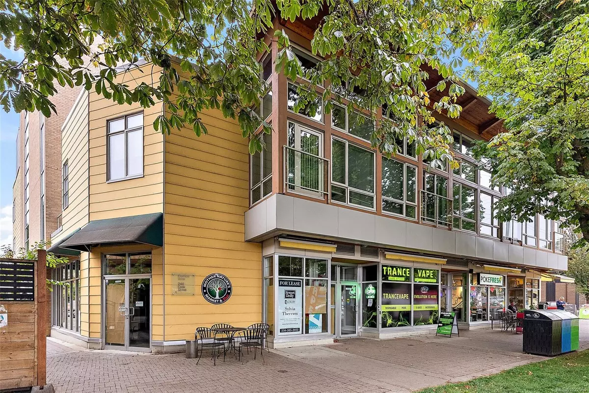 Victoria, BC V8V 3X3,240 Cook St #211