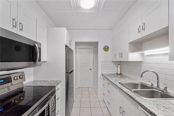 Nanoose Bay, BC V9P 9K1,3555 Outrigger Rd #302