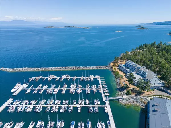 Nanoose Bay, BC V9P 9K1,3555 Outrigger Rd #302