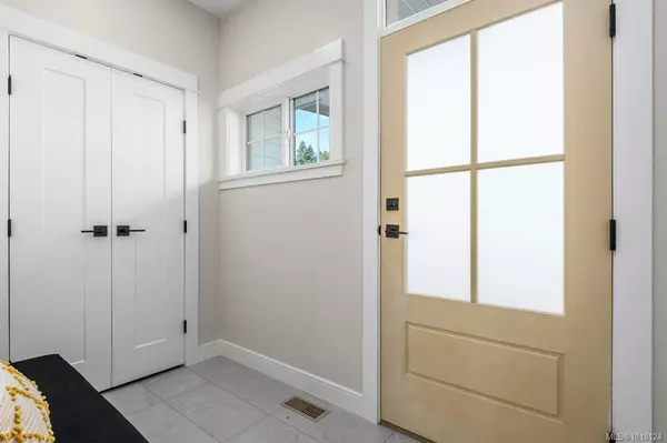 Courtenay, BC V9N 0J8,2580 Brookfield Dr #201