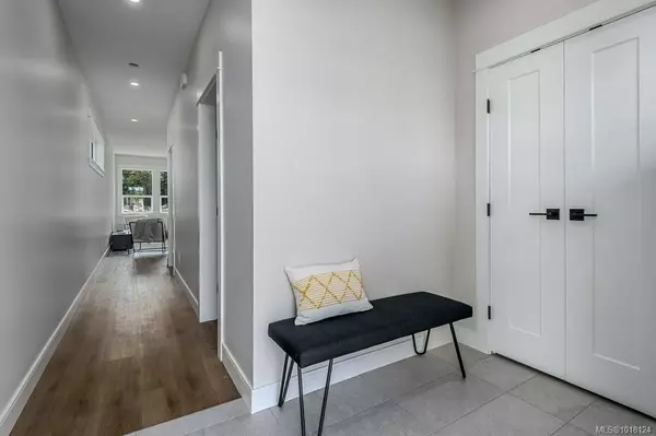 Courtenay, BC V9N 0J8,2580 Brookfield Dr #201