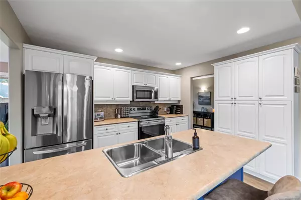 French Creek, BC V9P 2Z5,560 Viking Way