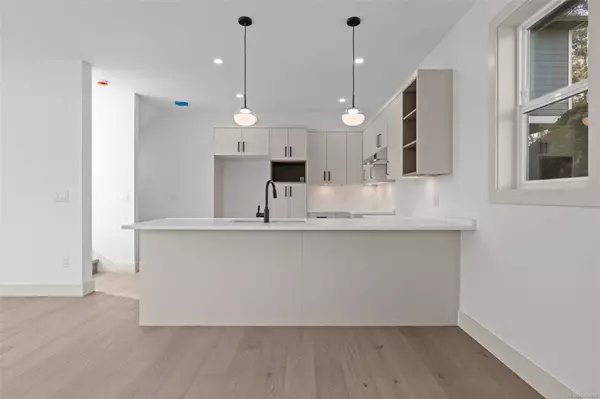 Colwood, BC V9C 0H2,571 Bezanton Way #1