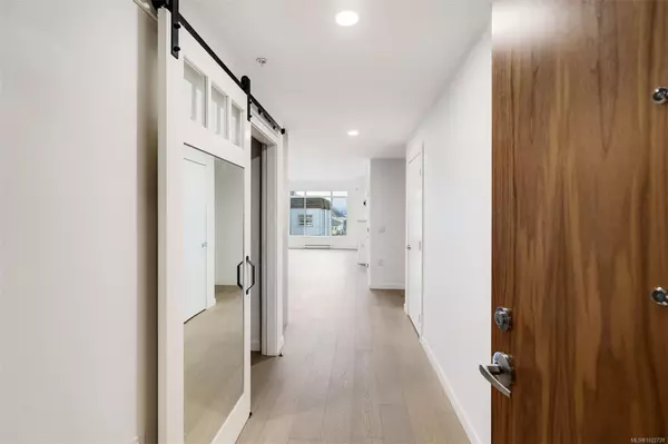 Sidney, BC V8L 2Z8,9775 Fourth St #302