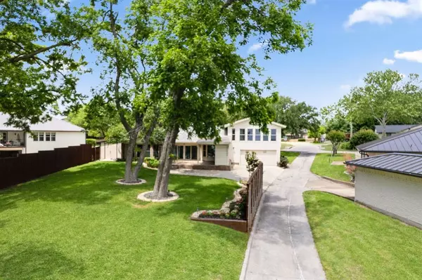 Rowlett, TX 75087,404 Point Royal Drive