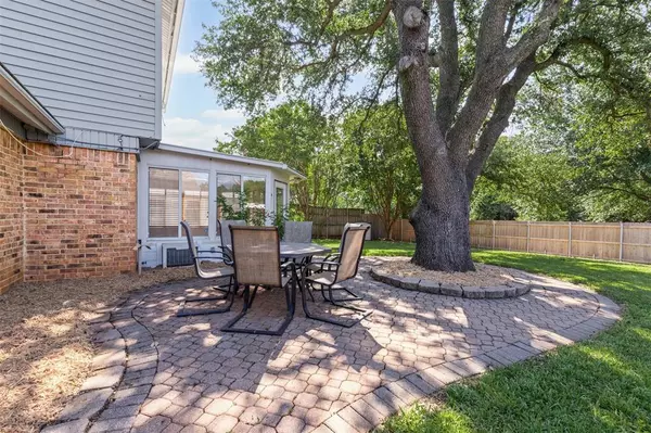 1013 Mockingbird Drive, Grapevine, TX 76051