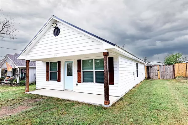 Bowie, TX 76230,214 E Clay Street