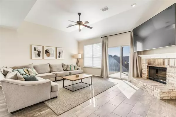 301 Turquoise Drive, Fort Worth, TX 76131