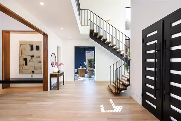 Dallas, TX 75229,10142 Coppedge Lane