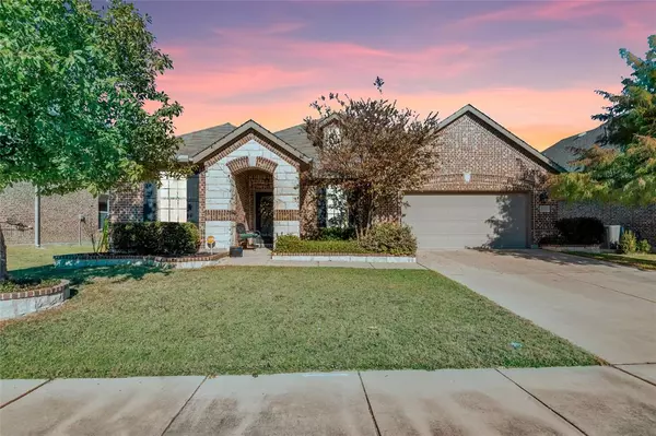 1012 Sweeping Butte Drive, Fort Worth, TX 76052