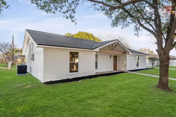 Hewitt, TX 76643,336 Oakwood Lane