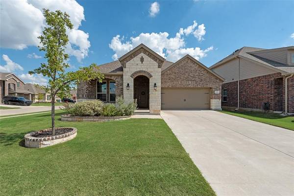 2936 Brady Starr Drive, Aubrey, TX 76227