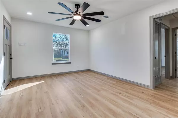 Grand Prairie, TX 75051,918 SW 4th Street