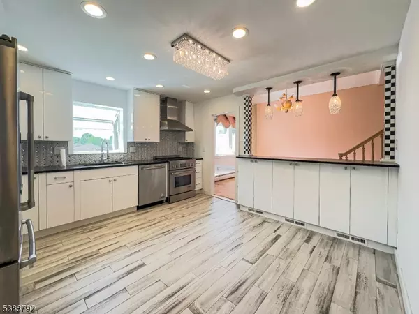 Roseland Boro, NJ 07068,34 Lincoln St