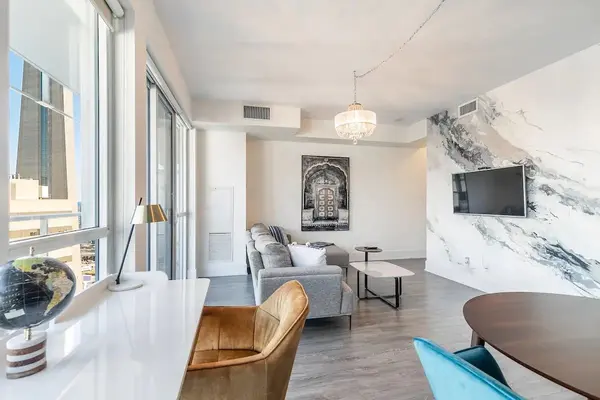 Toronto C01, ON M5V 0E9,300 Front ST W #2109