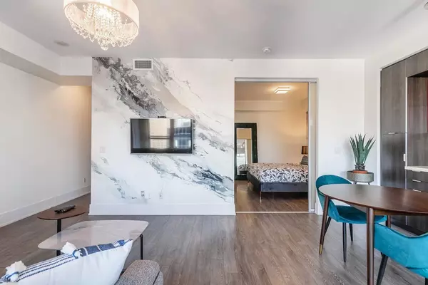 Toronto C01, ON M5V 0E9,300 Front ST W #2109