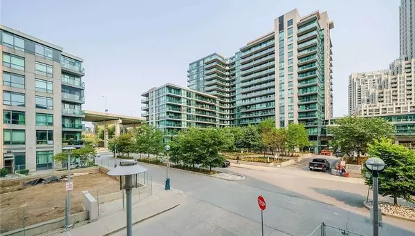 Toronto C01, ON M5V 1B1,219 Fort York BLVD #203