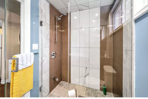 Whitby, ON L1N 2C7,109 Thickson RD S