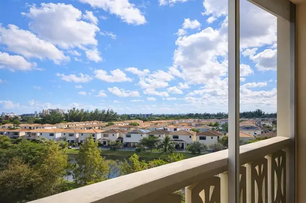 Miami, FL 33179,800 NE 195th St #606