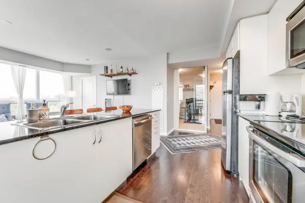 Toronto W06, ON M8V 0B1,2240 Lake Shore BLVD W #802