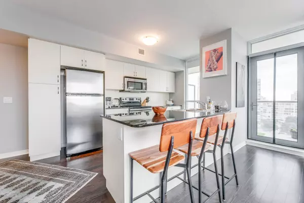 Toronto W06, ON M8V 0B1,2240 Lake Shore BLVD W #802