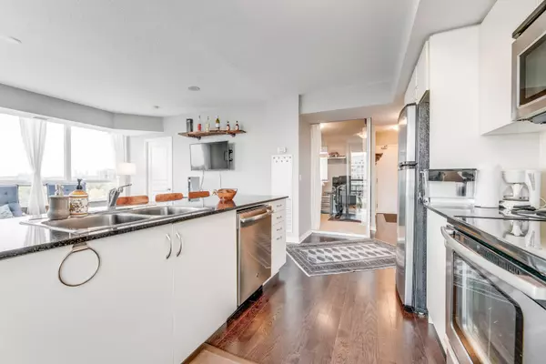 Toronto W06, ON M8V 0B1,2240 Lake Shore BLVD W #802