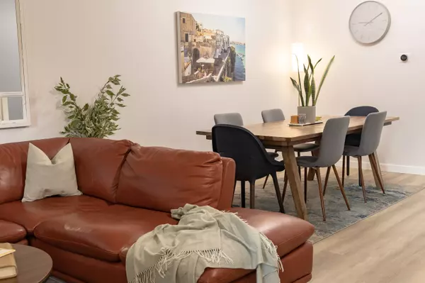 Oakville, ON L6H 5L8,2272 Mowat AVE #45