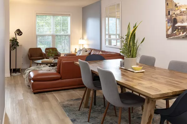 Oakville, ON L6H 5L8,2272 Mowat AVE #45