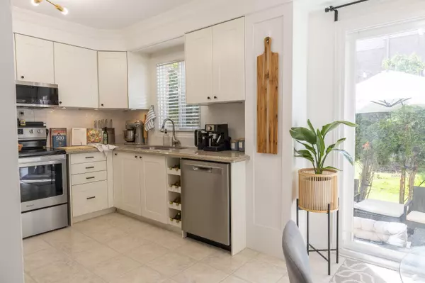 Oakville, ON L6H 5L8,2272 Mowat AVE #45