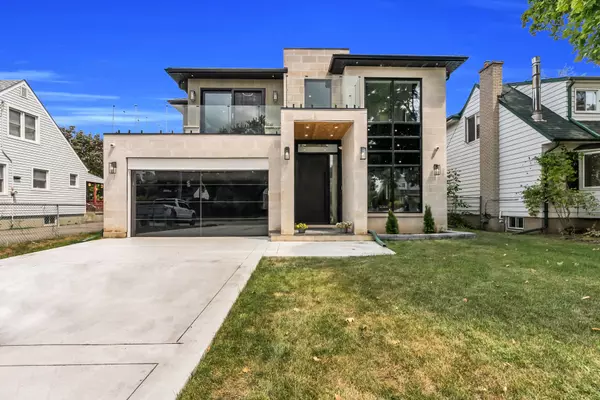 9 Earl ST, Mississauga, ON L5M 1N6