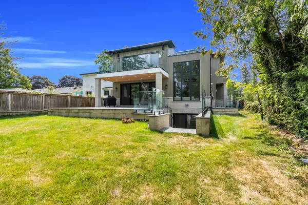 Mississauga, ON L5M 1N6,9 Earl ST