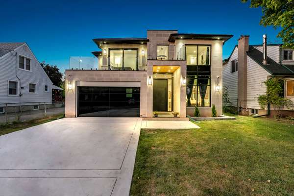 Mississauga, ON L5M 1N6,9 Earl ST