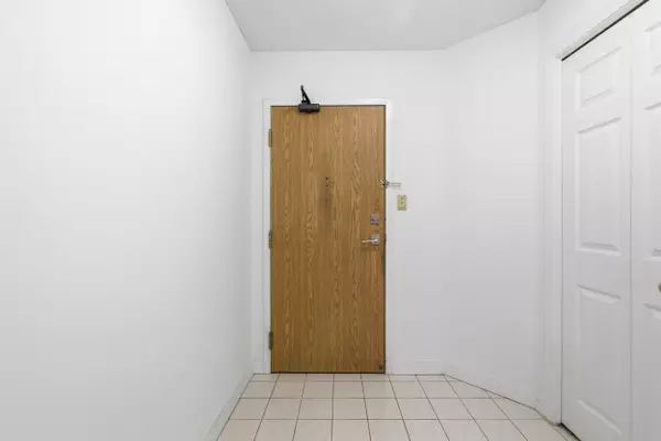 Hamilton, ON L8G 5B8,8 Village Green N/A #208