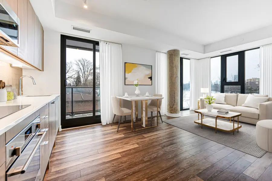 250 Lawrence AVE W #309, Toronto C04, ON M5M 1B1