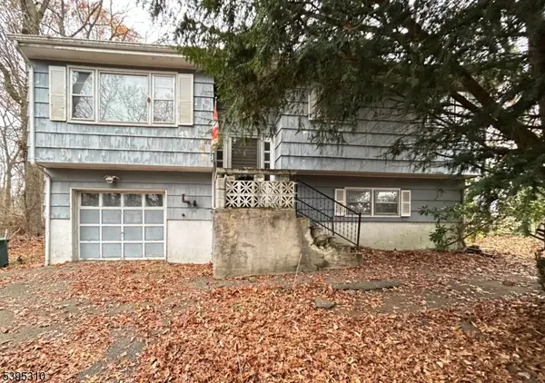 86 Unger Ave, Hopatcong Boro, NJ 07874