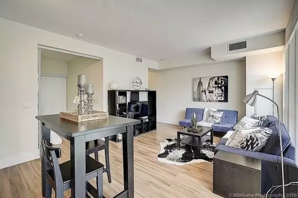 Toronto C01, ON M5V 0E9,300 Front ST W #1608