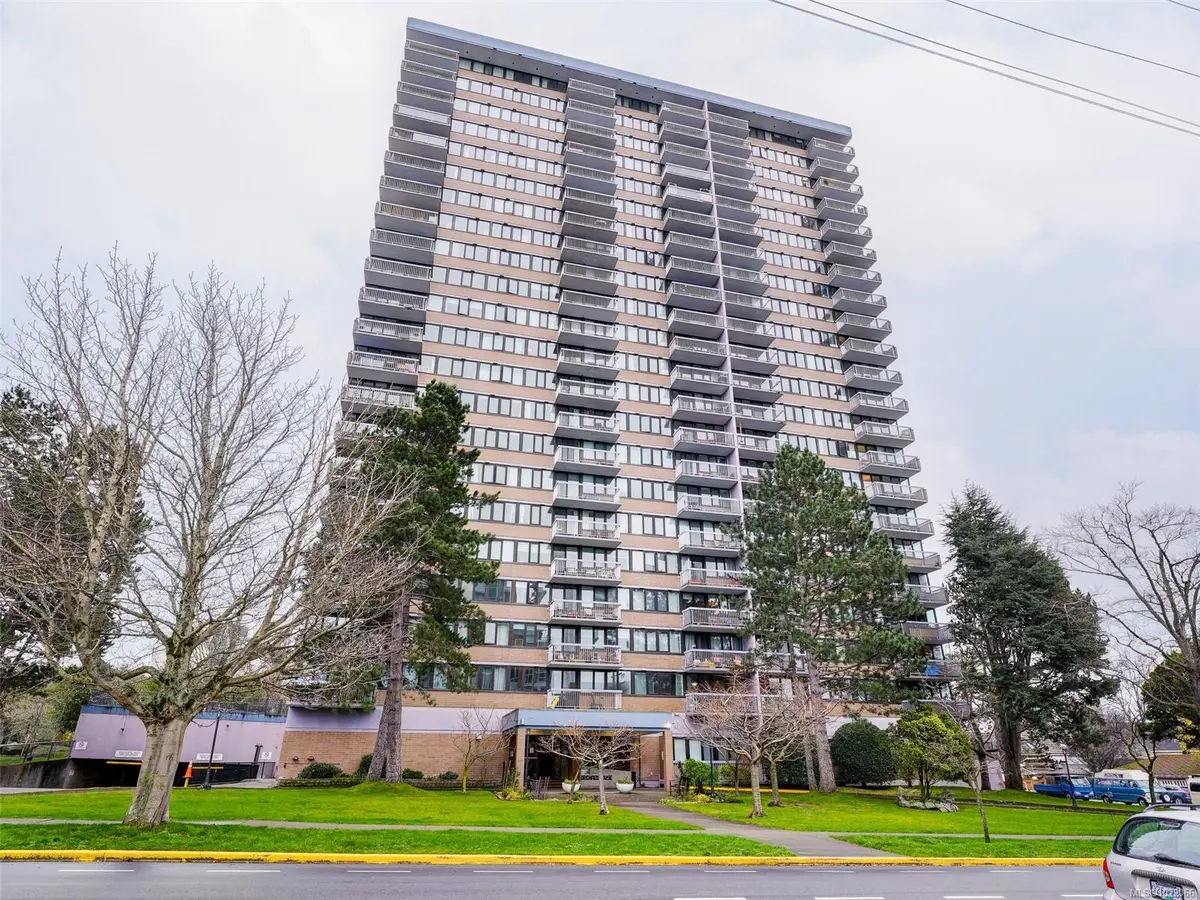 Victoria, BC V8V 1S9,647 Michigan St #2006