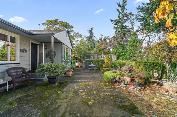 Esquimalt, BC V9A 2V2,943 Selkirk Ave