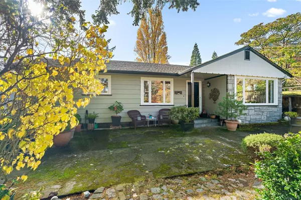 Esquimalt, BC V9A 2V2,943 Selkirk Ave