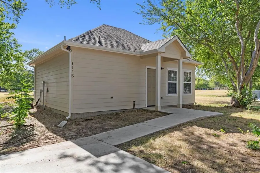 315 S Bradshaw Street #B, Denton, TX 76205